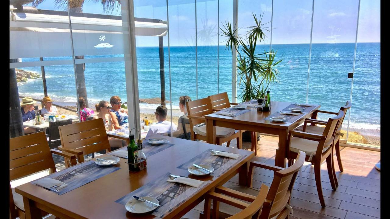 Mi Capricho A16 Beachfront Apartment Sitio de Calahonda Buitenkant foto
